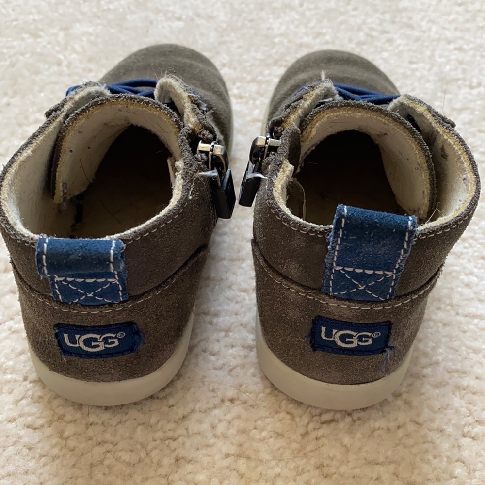 UGG TODDLER SNEAKERS, SZ 9